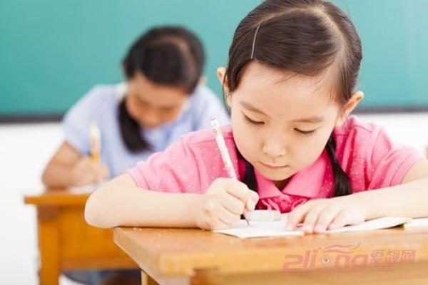 属鸡宝宝起名字的五大技巧与最佳选择建议