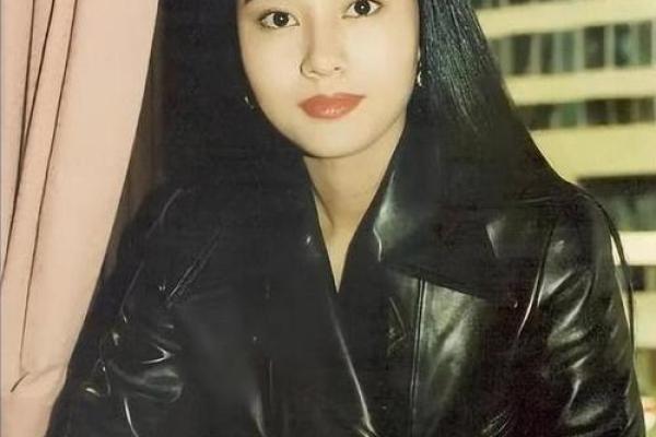 李佳欣名字评分分析：寓意与五行解析