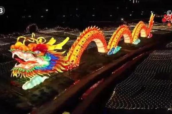 元宵花灯闹新春，民俗风情共欢腾