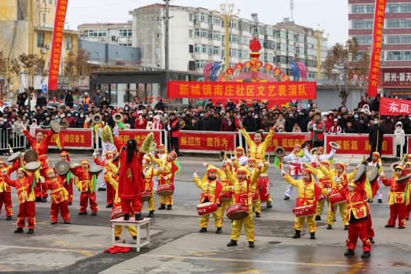 春风送暖闹元宵，民俗风情浓似酒