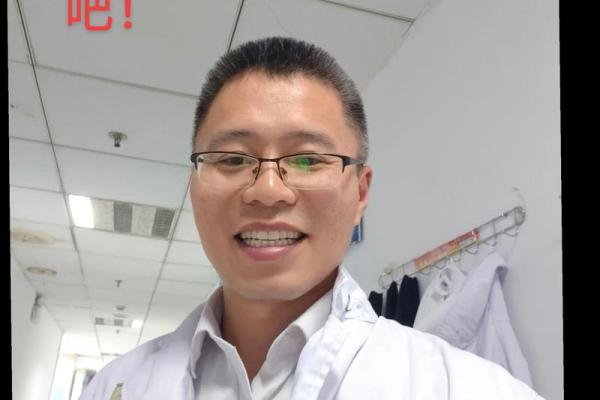 笑里藏医术，眉间识健康——揭秘医生面相之谜